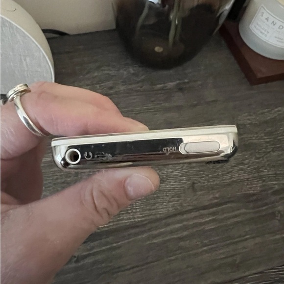 Apple iPod White Portable Media Player - Picture 4 of 4